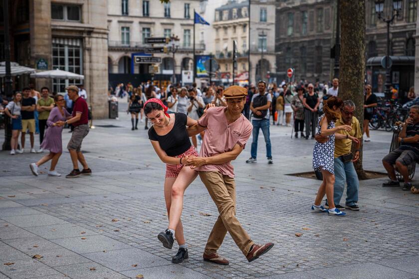Balli in Place Colette, Parigi, 2 settembre © ANSA/AFP
